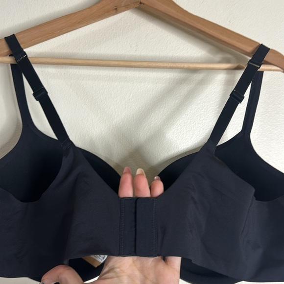 Skims ultimate push up plunge bra size 44C in color onyx - Picture 8 of 9